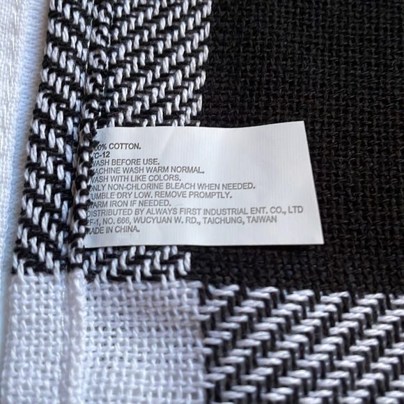 New! 20 ounce gray/white glazed mug and 2-100% cotton dish towels, Xmas - Picture 8 of 10